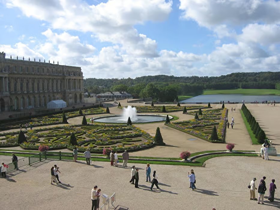 The parterres, fountains and Grand Canal