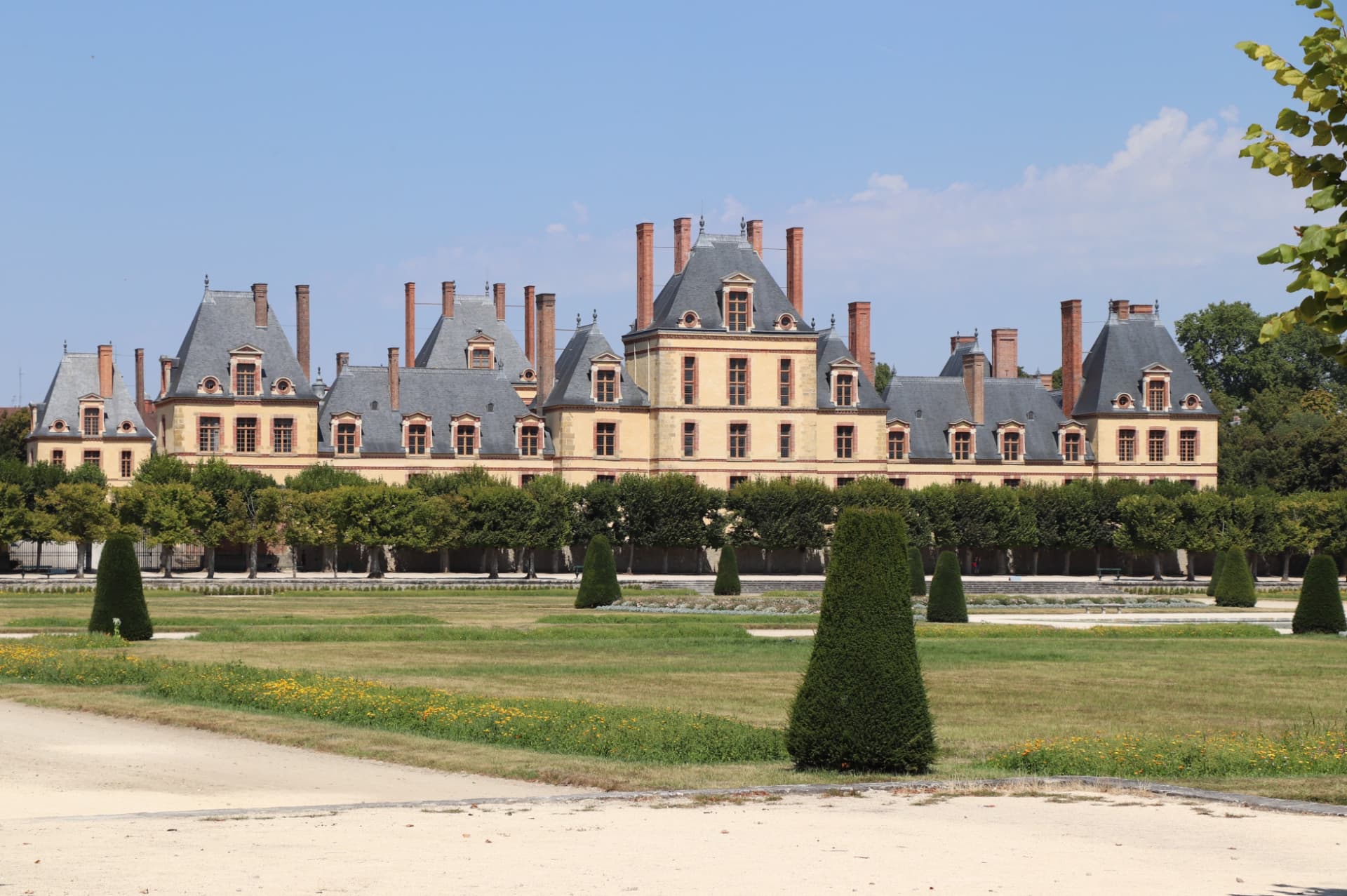 Fontainebleau's garden façade in summer