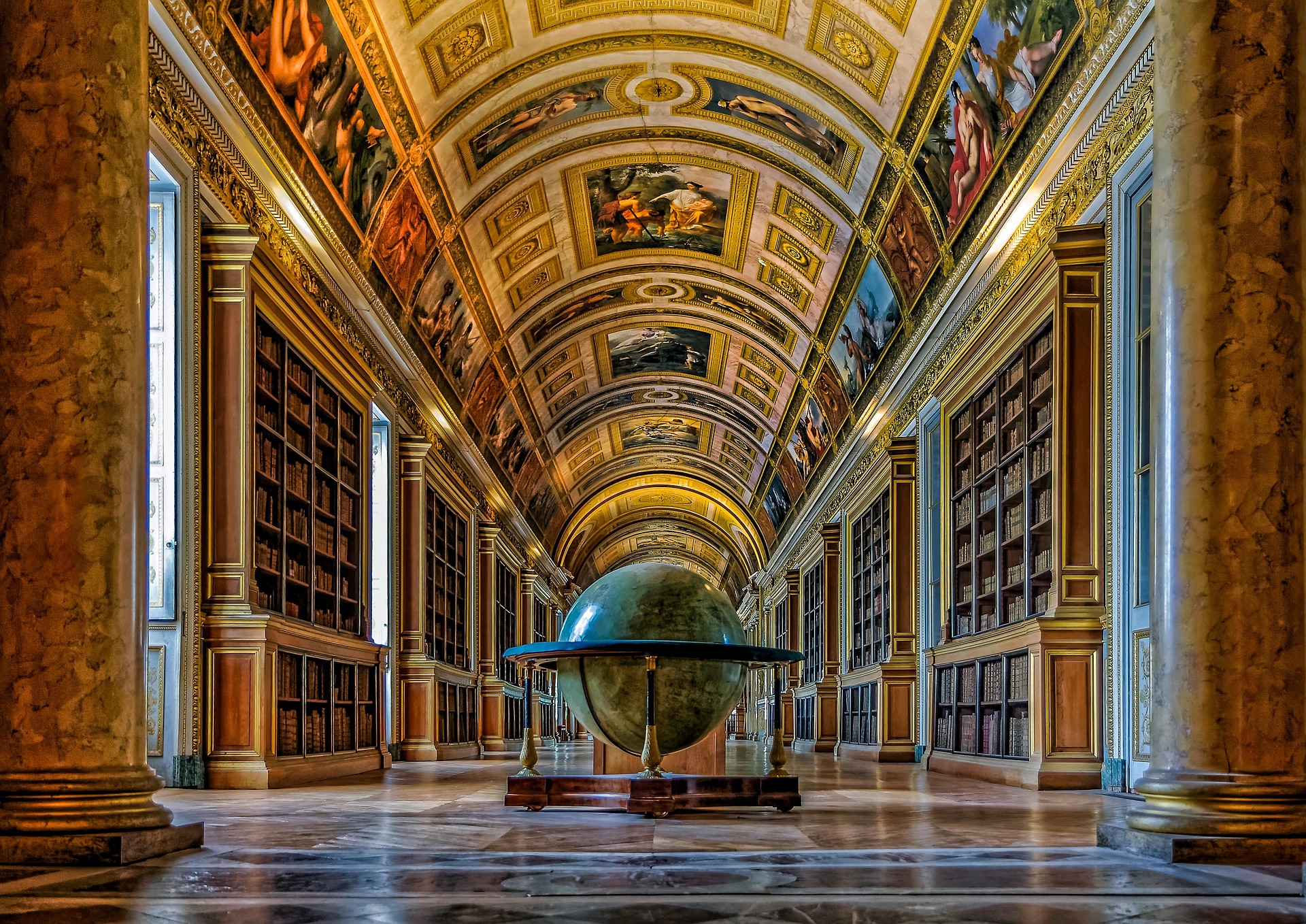 The painted gallery and its great globe
