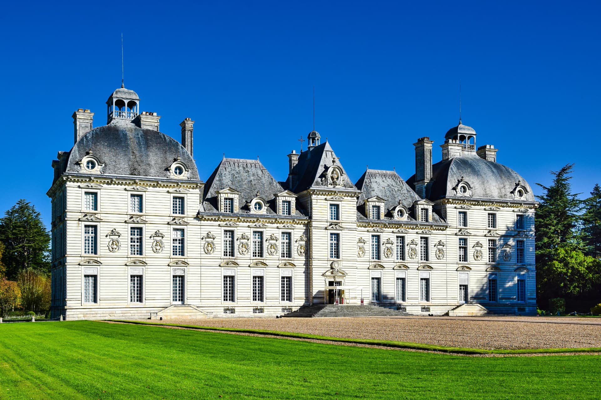 Château de Cheverny's classical façade
