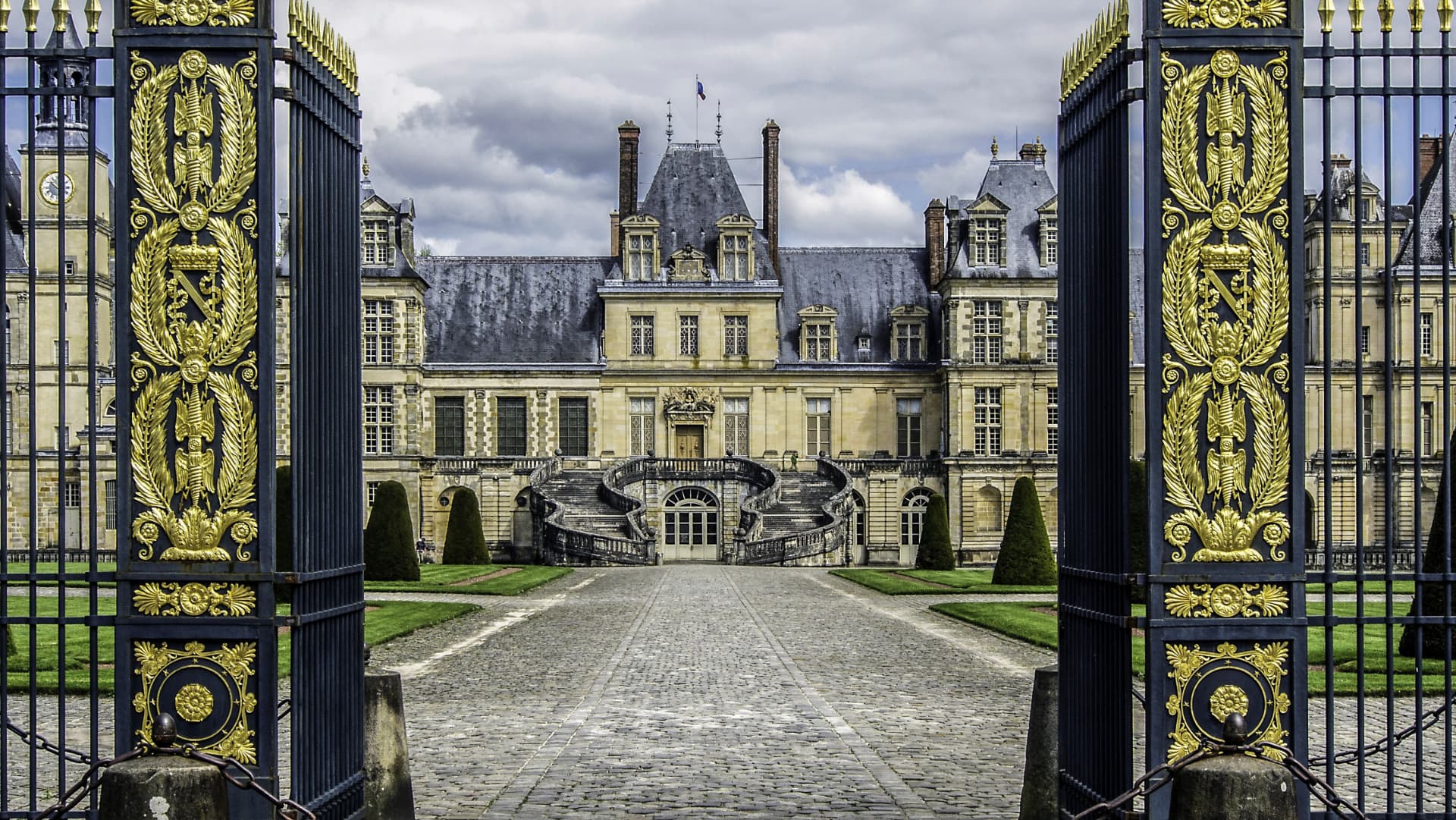 The golden gates of Fontainebleau and its horseshoe staircase
